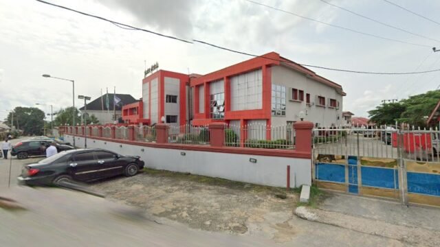 thumbnailpanoidGarVWQZushdTHr4ERtmvFQcb_clientsearch.gws-prod.gpsw800h500yaw299.75775pitch0thumbfov100.jpeg