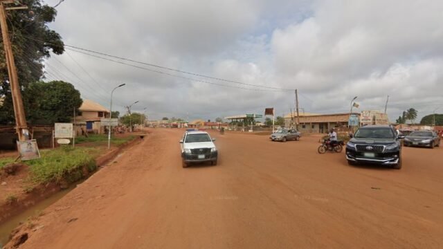 thumbnailpanoidHIa18DkJldv-JFxPRKjjLwcb_clientsearch.gws-prod.gpsw800h500yaw229.6532pitch0thumbfov100.jpeg