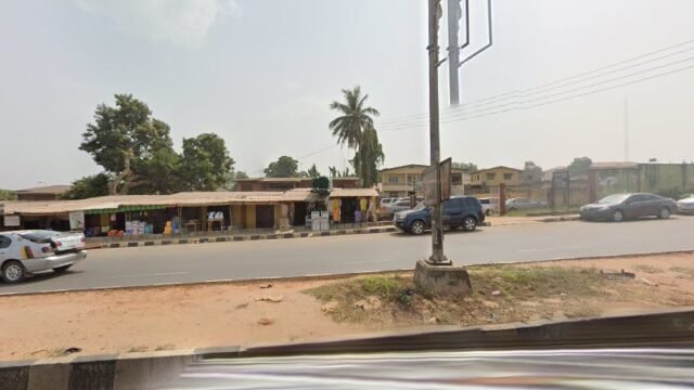 thumbnailpanoidtpsvqlu61LZK2ux-xgAugQcb_clientsearch.gws-prod.gpsw800h500yaw172.8818pitch0thumbfov100.jpeg
